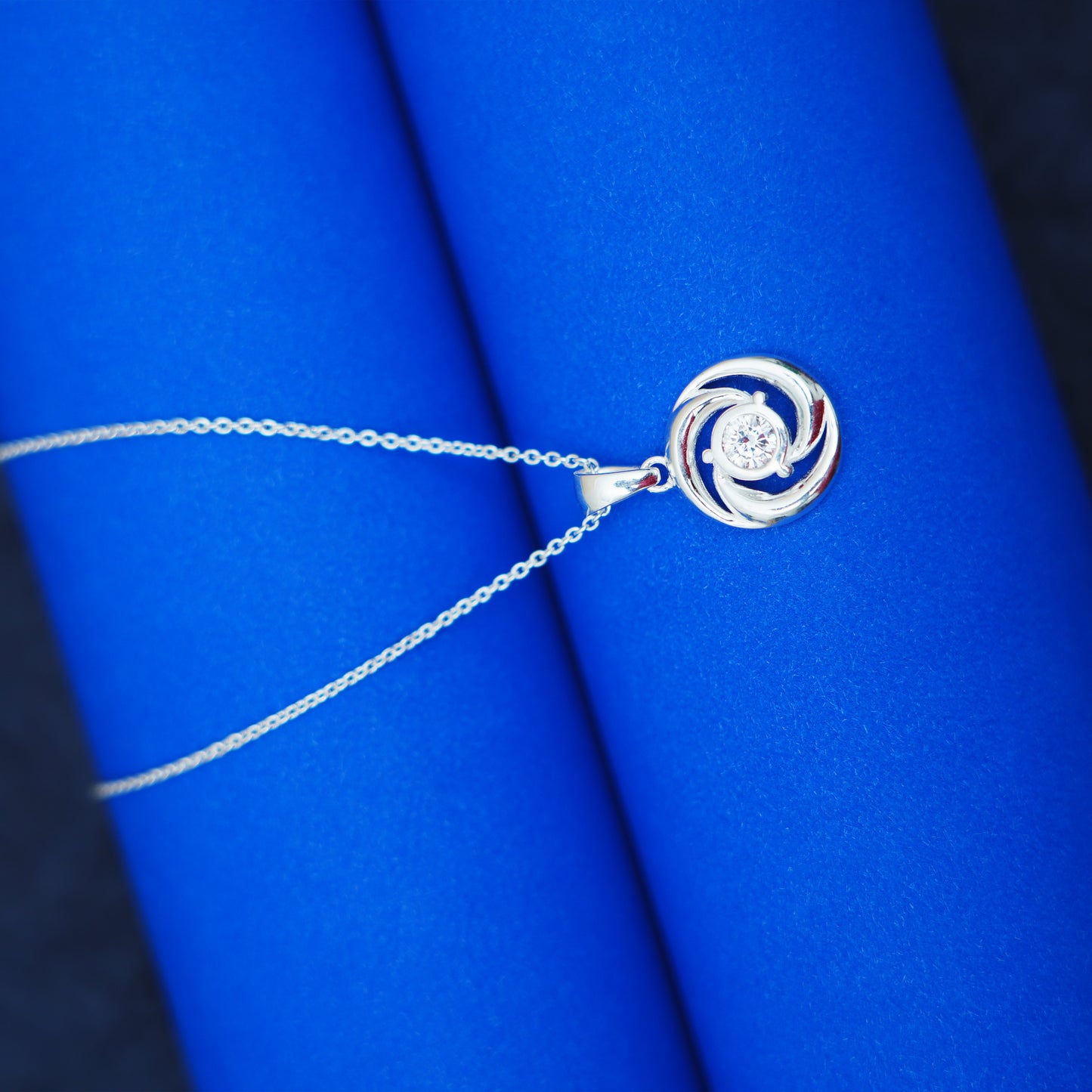 Celestial Bloom – 925 Sterling Silver Twirl Pendant Necklace