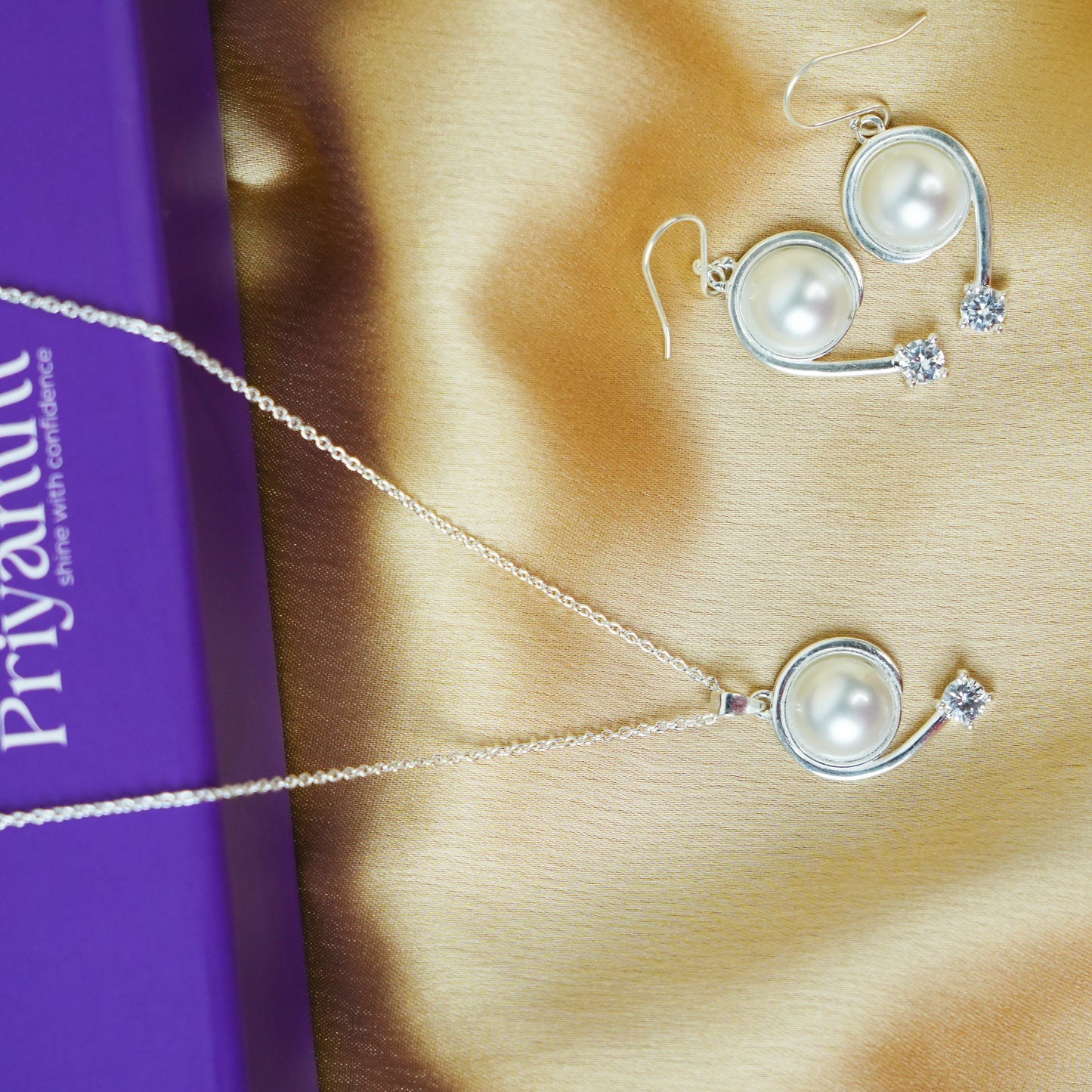 Silver Pearl Glow Pendant Necklace