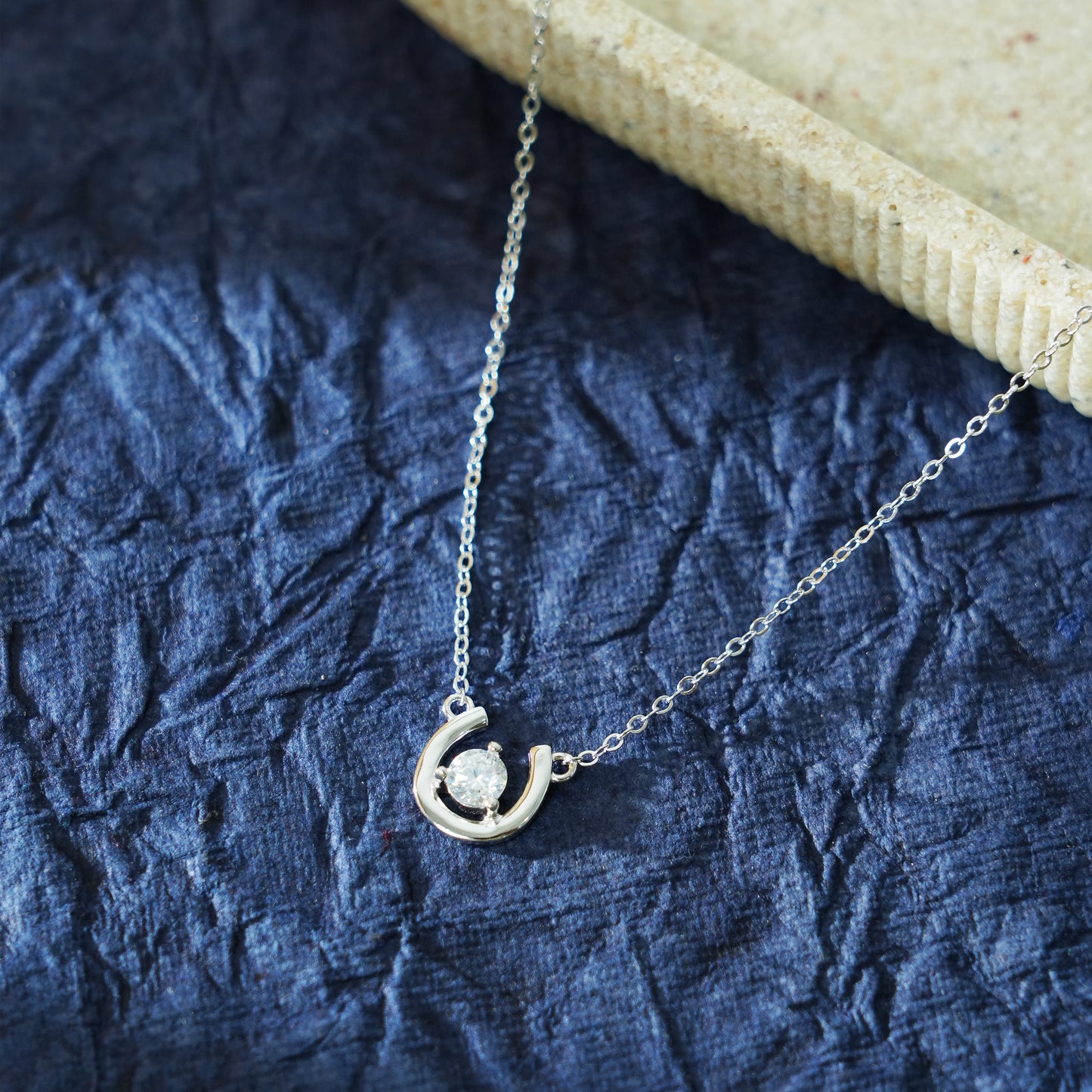 Lucky Spark – 925 Sterling Silver Horseshoe Necklace