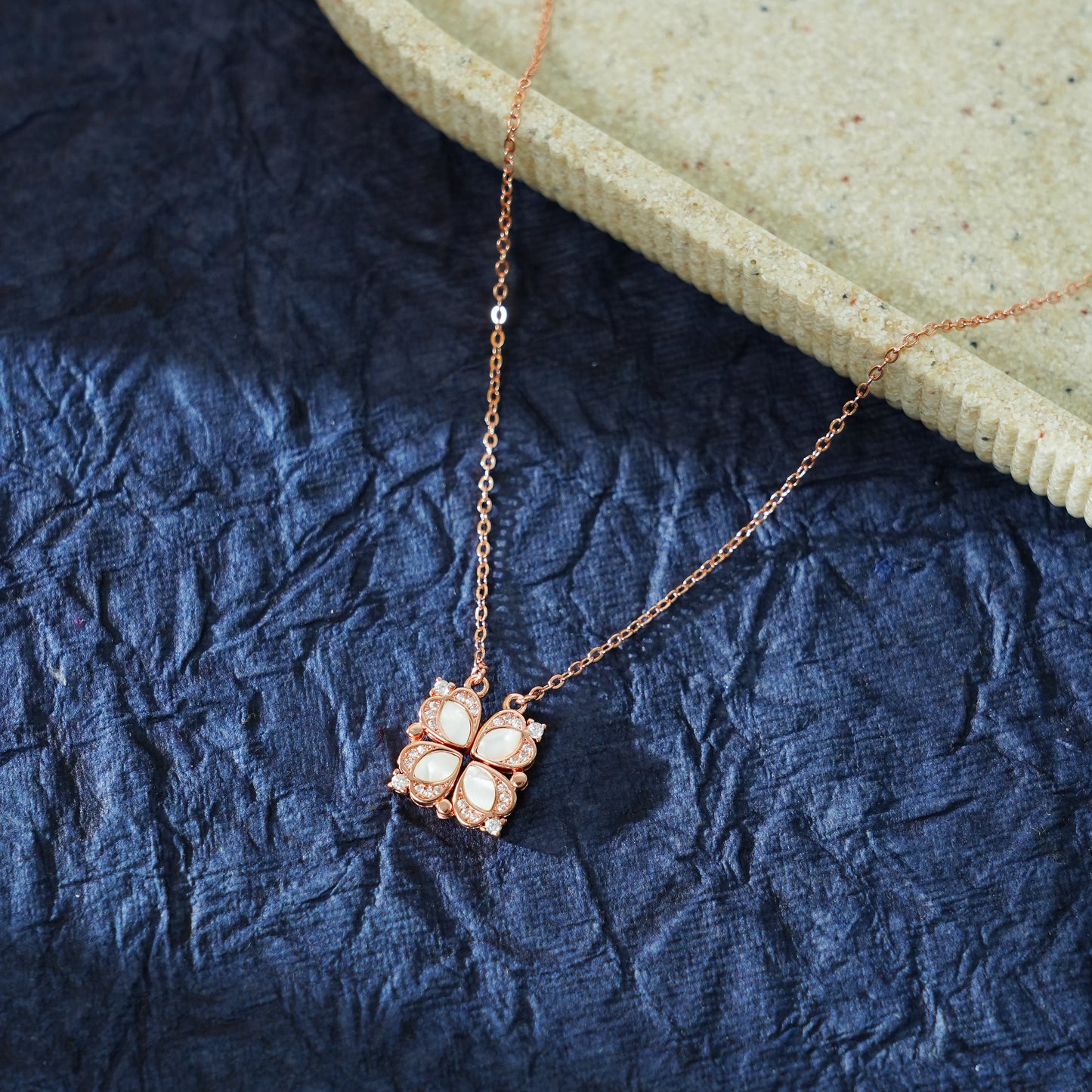 Blush Bloom – Rose Gold Floral Elegance Necklace