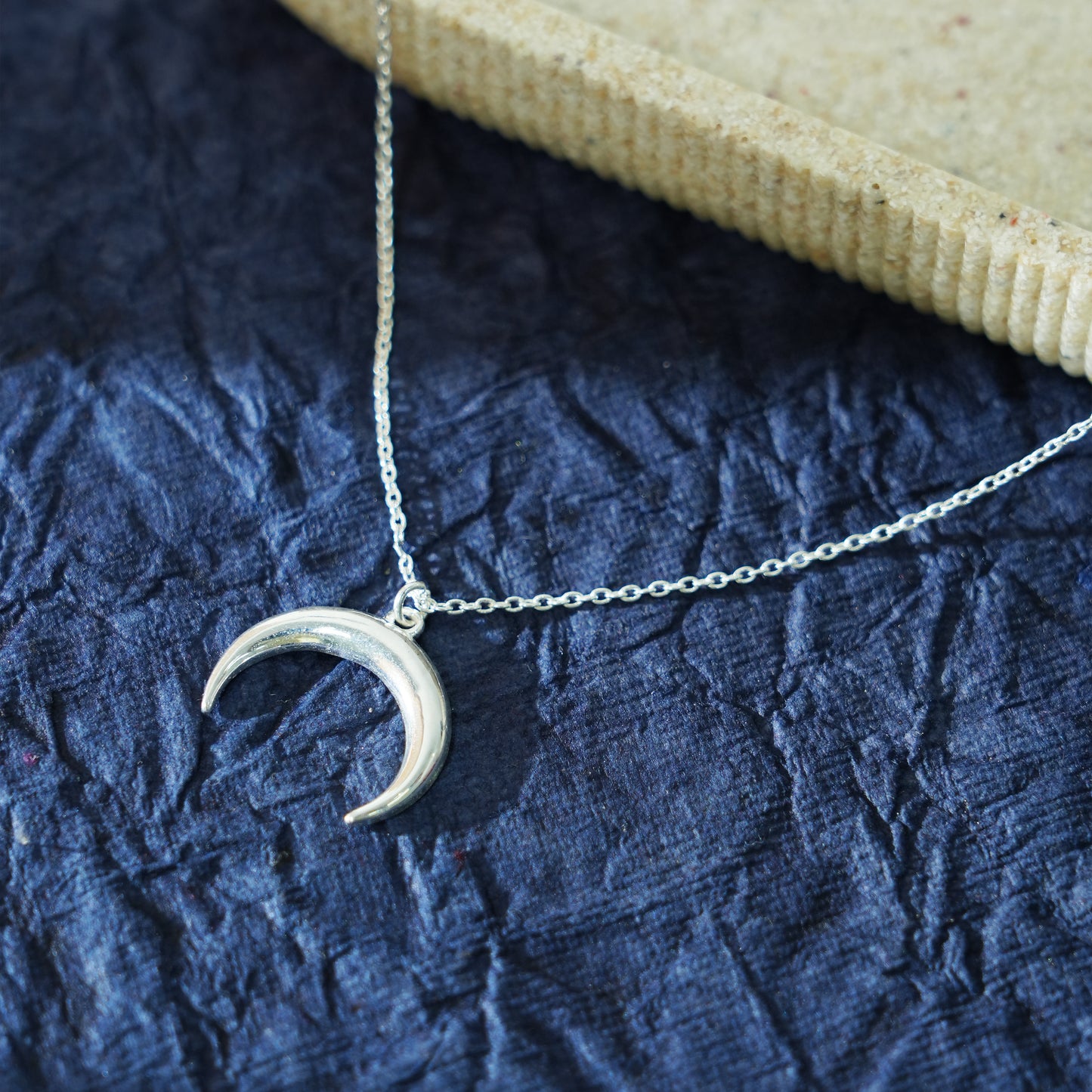 Lunar Charm – 925 Sterling Silver Crescent Necklace